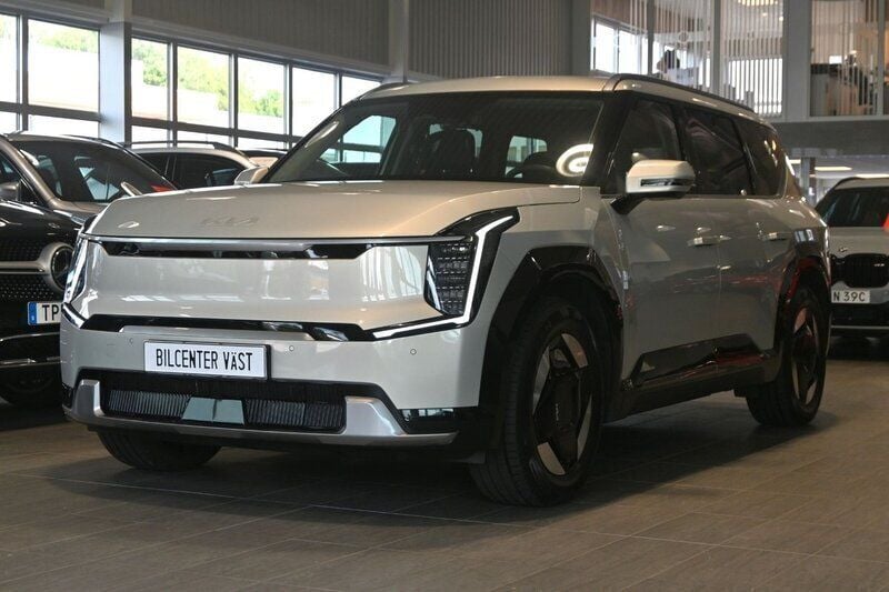 Ljusgrå Begagnad 2023 Kia EV9 3 SUV | 689 000 kr (Marknadspris) - Bild 1/4