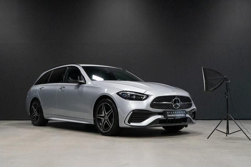 Hightech silver metallic Begagnad 2025 Mercedes C300 Premium Kombi | 519 000 kr - Bild 1/4