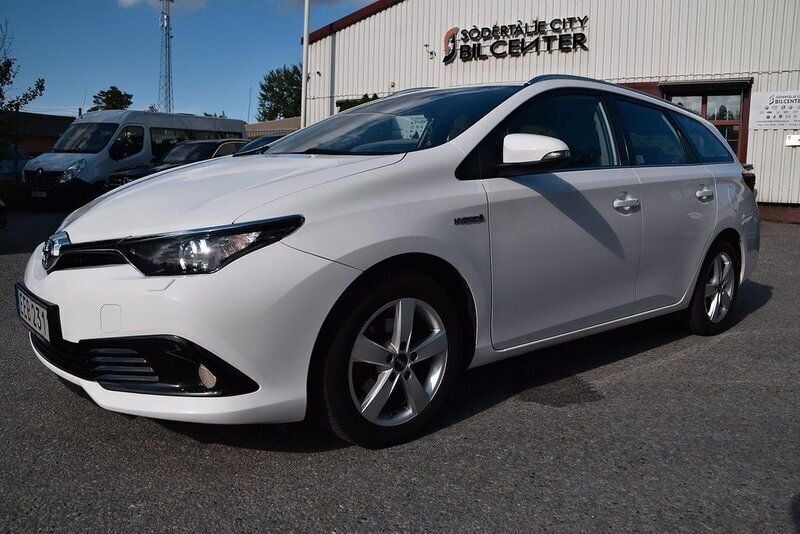 Vit Begagnad 2016 Toyota Auris Hybrid Active Kombi | 164 900 kr (Marknadspris) - Bild 1/4