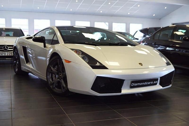 Vit Begagnad 2006 Lamborghini Gallardo Sportkupé | 1 189 000 kr - Bild 1/4