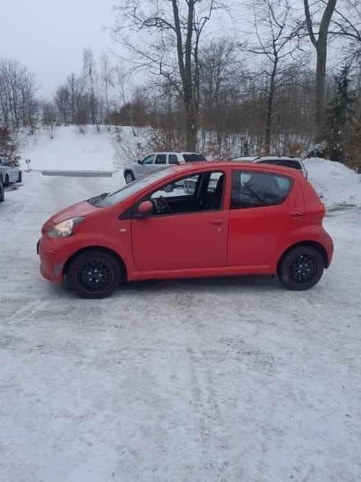 Begagnad Toyota Aygo 68 HK (50 kW) 2006 Röd Halvkombi