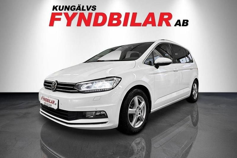 Vit Begagnad 2017 VW Touran Minibuss | 234 900 kr - Bild 1/3