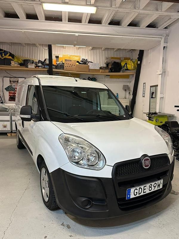 Begagnad Fiat Doblò 90 HK (66 kW) 2014 Vit Minibuss