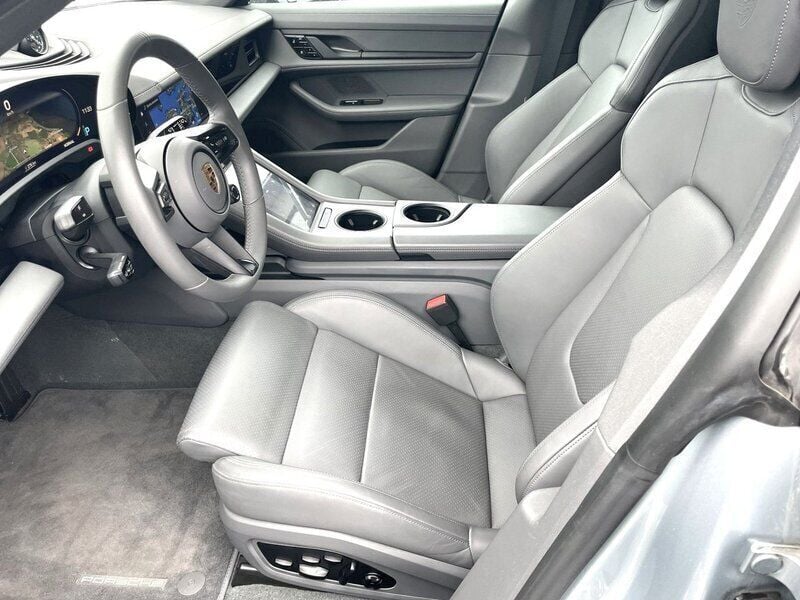 Begagnad Porsche Taycan Cross Turismo 350 kW (476 HK) 2021 Silver dolomite silver metallic Sedan