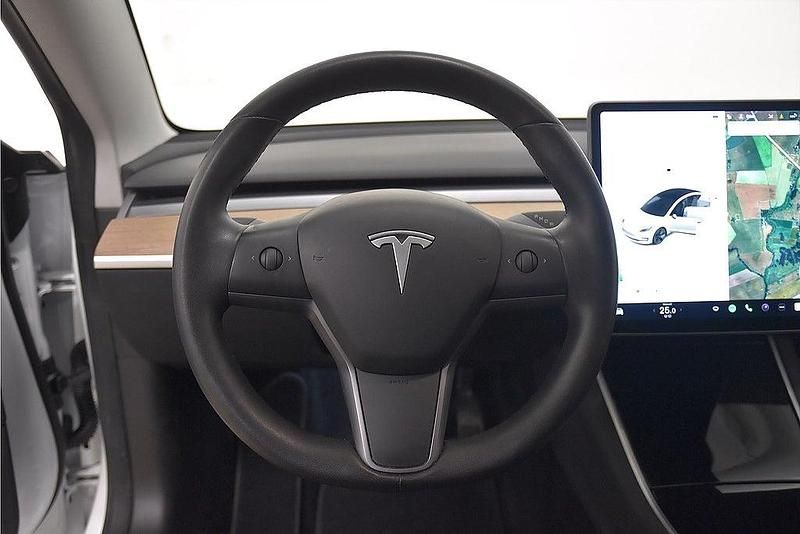 Begagnad Tesla Model 3 Long Range AWD 366 kW (498 HK) 2020 Vit Sedan