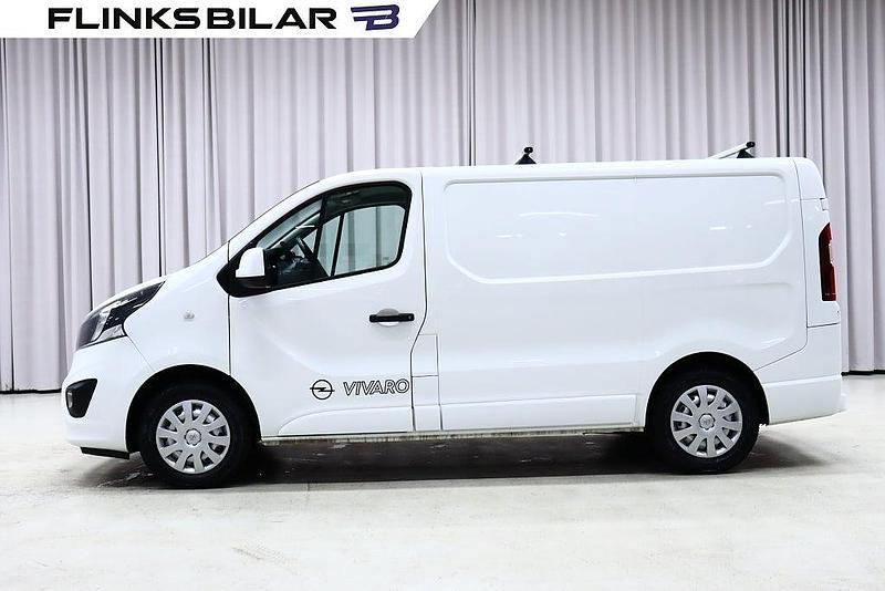 Vit Begagnad 2018 Opel Vivaro Minibuss | 149 700 kr (Bra pris) - Bild 1/4