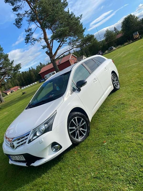 Begagnad Toyota Avensis 126 HK (92 kW) 2012 Kombi