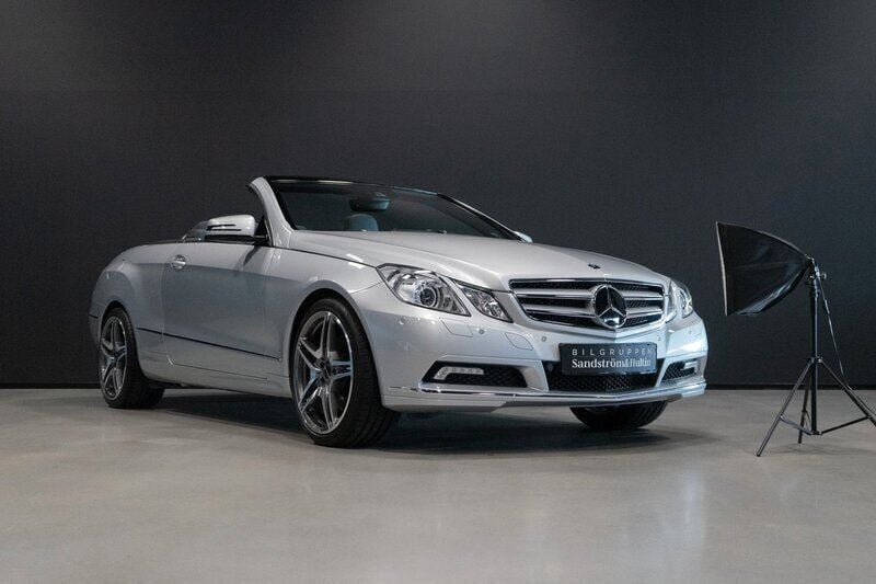 Silver Begagnad 2010 Mercedes E500 Cab | 399 000 kr - Bild 1/4