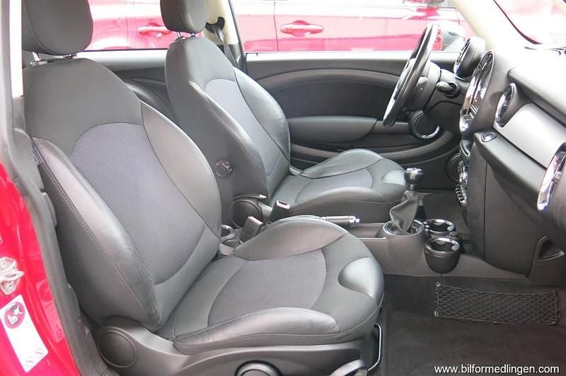 Begagnad Mini Cooper 122 HK (89 kW) 2011 Röd samma som bilen Halvkombi