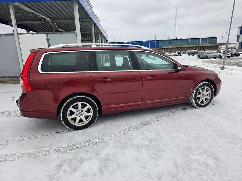 Röd metallic Begagnad 2011 Volvo V70 Kombi | 62 500 kr (Superpris) - Bild 1/4