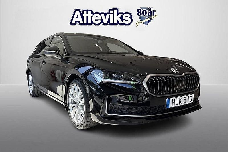 Svart Ny 2025 Skoda Superb Selection Kombi | 556 600 kr (Dyr) - Bild 1/4