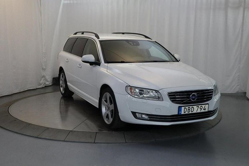 Vit Begagnad 2015 Volvo V70 Momentum Kombi | 125 000 kr (Marknadspris) - Bild 1/4