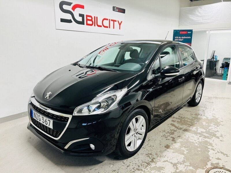 Svart Begagnad 2018 Peugeot 208 Halvkombi | 64 900 kr (Marknadspris) - Bild 1/4