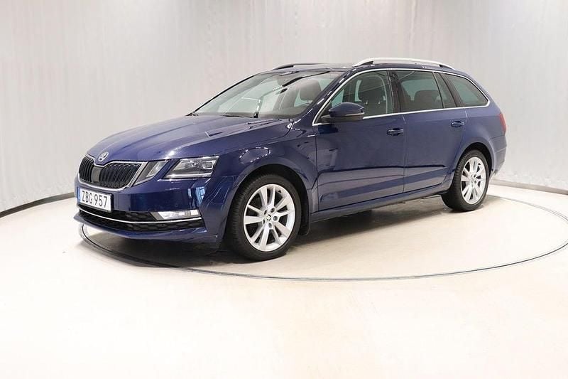 Blå Begagnad 2017 Skoda Octavia Kombi | 138 900 kr (Marknadspris) - Bild 1/4