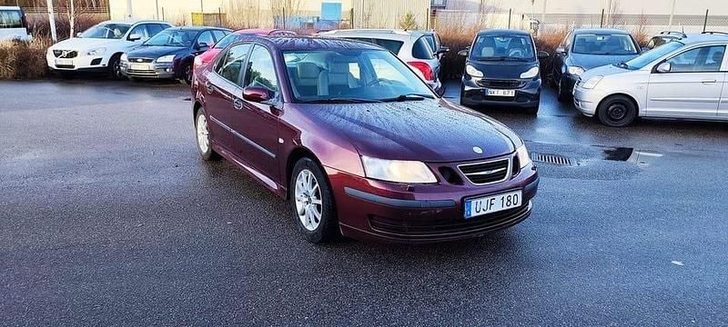 Röd Begagnad 2004 Saab 9-3 Vector Sedan | 24 900 kr (Marknadspris) - Bild 1/4