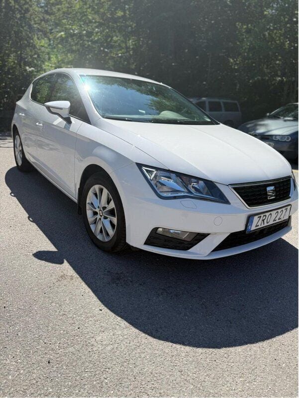 Vit Begagnad 2020 Seat Leon Style Halvkombi | 88 000 kr (Superpris) - Bild 1/4