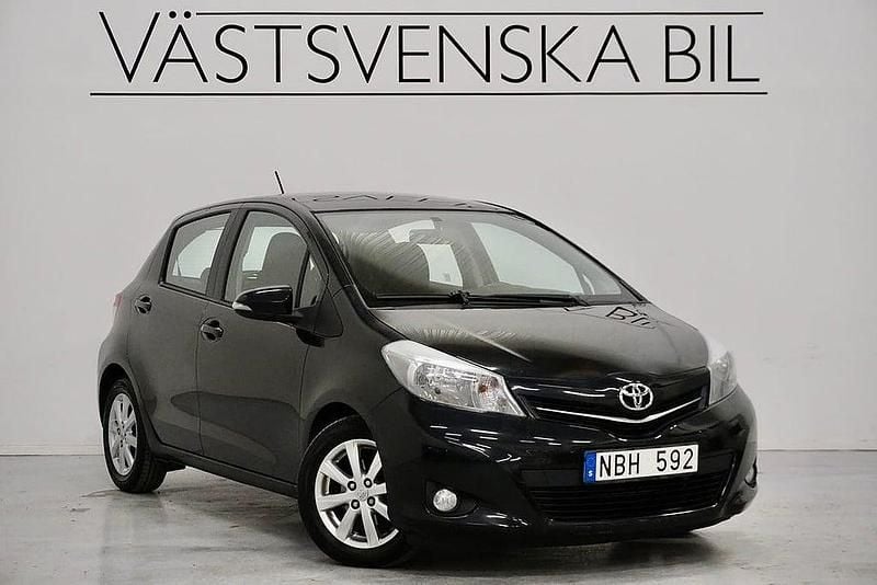 Svart Begagnad 2012 Toyota Yaris Active | 84 000 kr (Marknadspris) - Bild 1/4