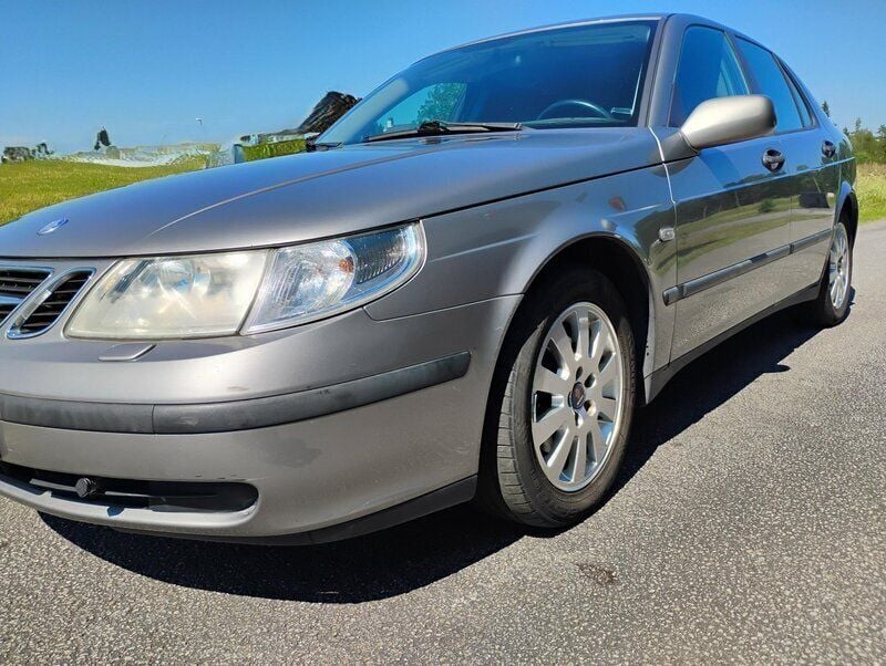 Grå Begagnad 2003 Saab 9-5 Linear Sedan | 29 000 kr (Marknadspris) - Bild 1/4