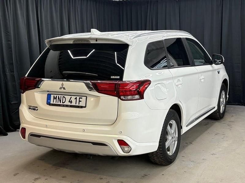 Begagnad Mitsubishi Outlander Edition 224 HK (164 kW) 2020 Vit SUV