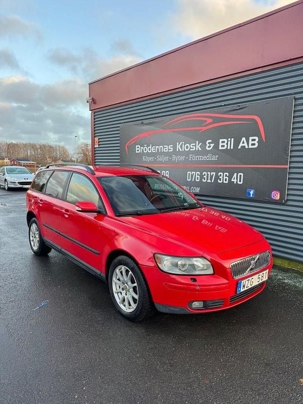Röd Begagnad 2005 Volvo V50 Kinetic Kombi | 27 900 kr (Lite dyr) - Bild 1/4