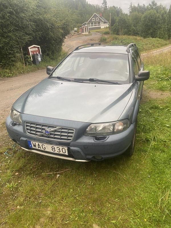 Grön Begagnad 2004 Volvo XC70 Business Edition SUV | 15 000 kr (Superpris) - Bild 1/4