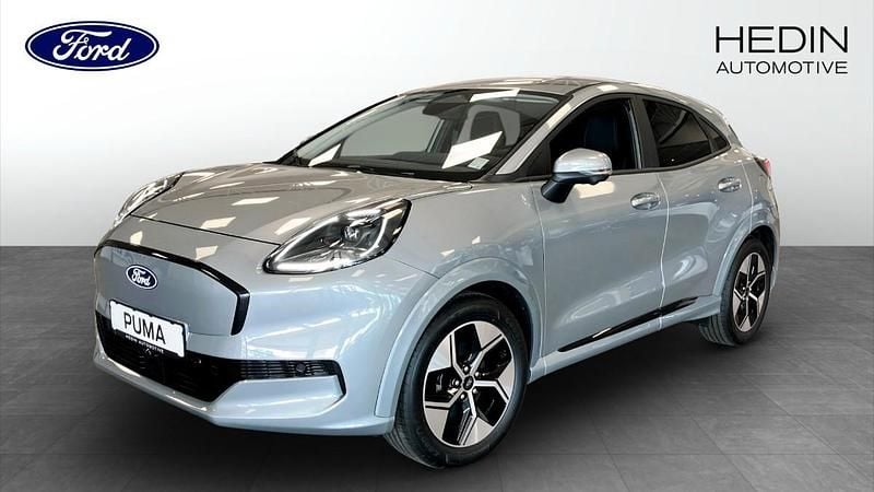 Grå Ny 2026 Ford Puma Gen-E SUV | 398 000 kr - Bild 1/4