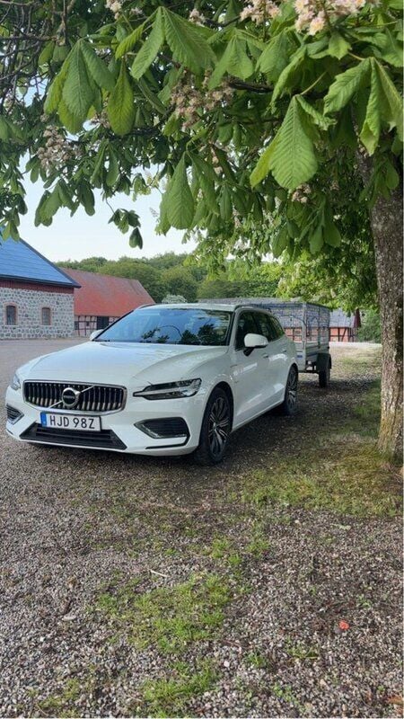 Vit Begagnad 2020 Volvo V60 Inscription Kombi | 255 000 kr (Marknadspris) - Bild 1/4