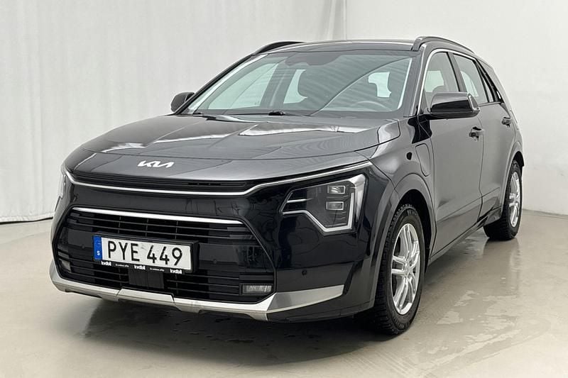 Svart Begagnad 2023 Kia Niro SUV | 175 000 kr (Superpris) - Bild 1/4