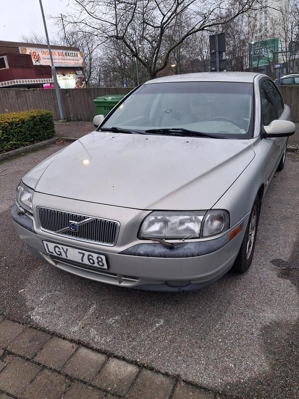 Begagnad 2000 Volvo S80 Sedan | 15 000 kr (Marknadspris) - Bild 1/4