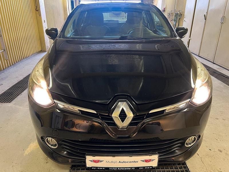 Svart Begagnad 2014 Renault Clio IV Halvkombi | 84 900 kr (Marknadspris) - Bild 1/4