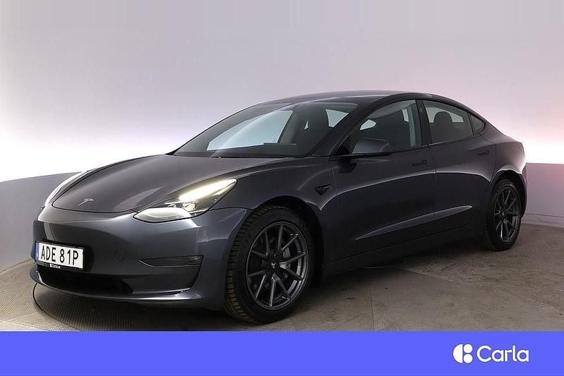 Grå Begagnad 2022 Tesla Model 3 Long Range AWD Sedan | 393 900 kr (Lite dyr) - Bild 1/4