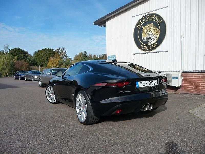 Svart (narvik black) Begagnad 2018 Jaguar F-Type Sportkupé | 429 000 kr - Bild 1/4