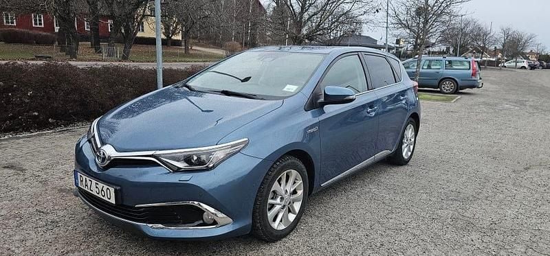 Begagnad 2018 Toyota Auris Hybrid Executive Halvkombi | 189 000 kr (Marknadspris) - Bild 1/4