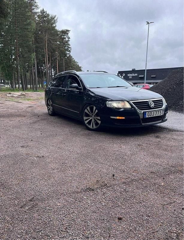 Svart Begagnad 2008 VW Passat Sportline Kombi | 14 000 kr (Superpris) - Bild 1/4