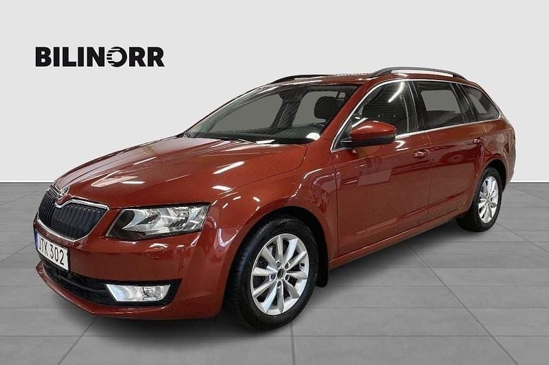 Röd Begagnad 2015 Skoda Octavia Kombi | 139 900 kr (Marknadspris) - Bild 1/4