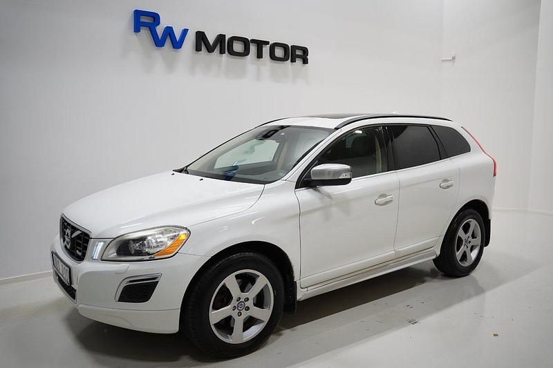 Vit Begagnad 2011 Volvo XC60 R-Design SUV | 154 900 kr (Marknadspris) - Bild 1/4