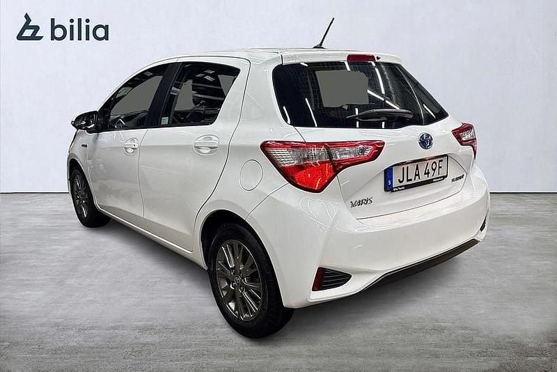 Begagnad Toyota Yaris Hybrid Active 102 HK (75 kW) 2019 Vit Halvkombi