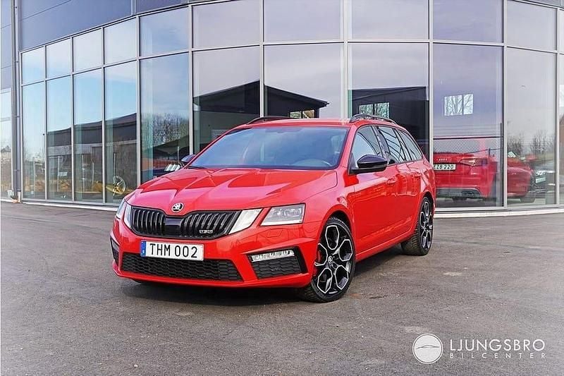 Röd Begagnad 2017 Skoda Octavia RS Kombi | 229 900 kr - Bild 1/4
