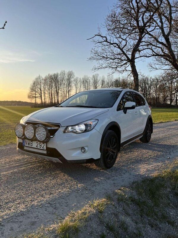 Vit Begagnad 2013 Subaru XV SUV | 110 000 kr (Marknadspris) - Bild 1/4
