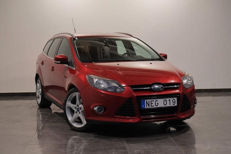 Röd Begagnad 2012 Ford Focus Titanium Kombi | 69 000 kr (Marknadspris) - Bild 1/4
