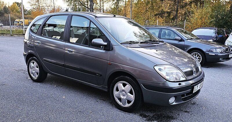 Mörkgrå (grå) Begagnad 2004 Renault Scénic II Expression Minibuss | 19 900 kr (Marknadspris) - Bild 1/4