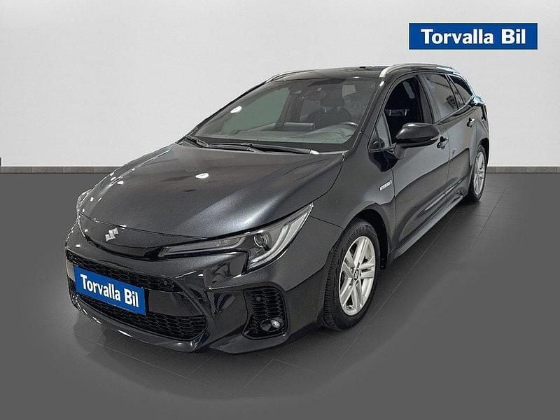 Svart Begagnad 2022 Suzuki Swace Kombi | 229 900 kr (Marknadspris) - Bild 1/4