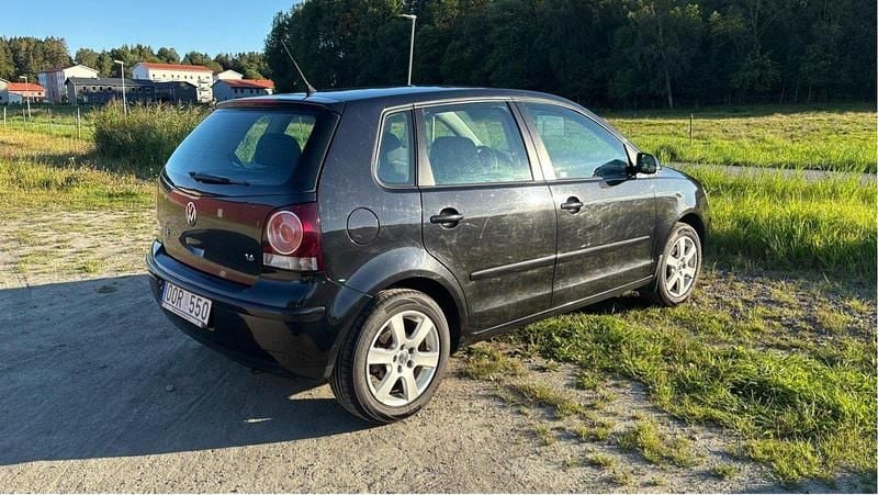 Svart Begagnad 2008 VW Polo Comfortline Halvkombi | 43 499 kr (Marknadspris) - Bild 1/4