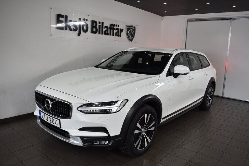 Vit Begagnad 2020 Volvo V90 CC Momentum Kombi | 289 500 kr (Marknadspris) - Bild 1/4