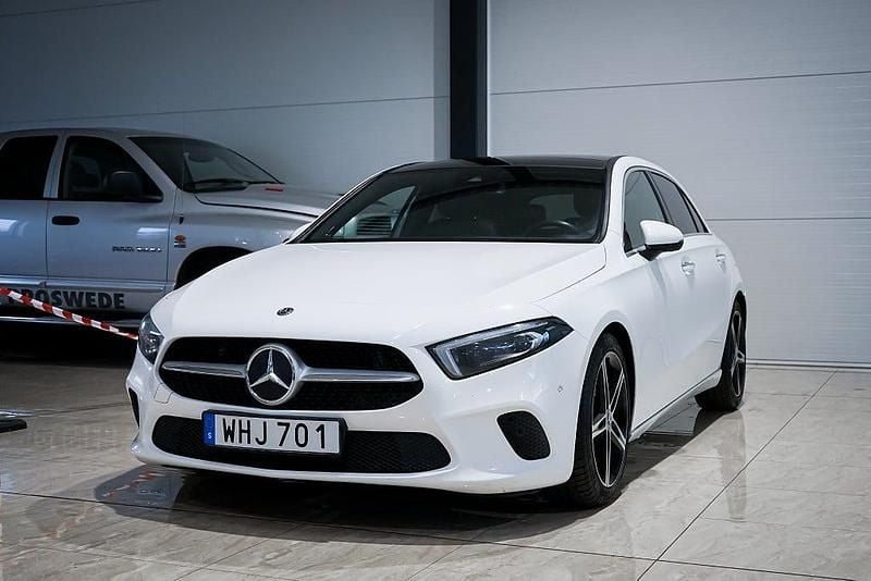Vit Begagnad 2018 Mercedes A200 SE Halvkombi | 199 500 kr (Marknadspris) - Bild 1/4
