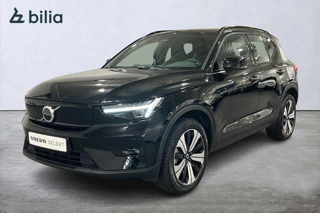 Svart Begagnad 2022 Volvo XC40 Plus SUV | 344 900 kr - Bild 1/3