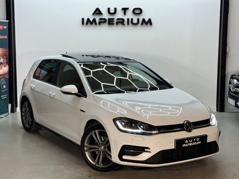 Vit Begagnad 2018 VW Golf VII R-line Halvkombi | 229 900 kr (Dyr) - Bild 1/4