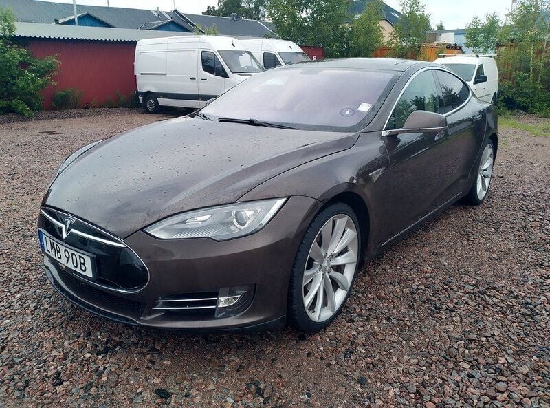 Brun Begagnad 2014 Tesla Model S Performance Sedan | 449 500 kr - Bild 1/4