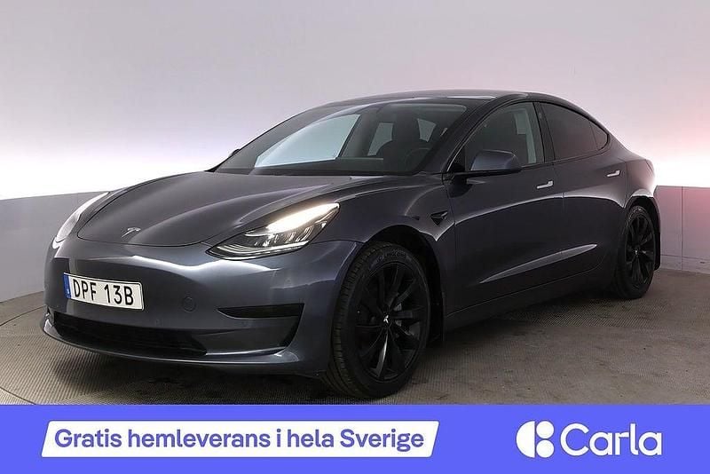 Grå Begagnad 2020 Tesla Model 3 Standard Range Plus Sedan | 259 900 kr (Marknadspris) - Bild 1/4