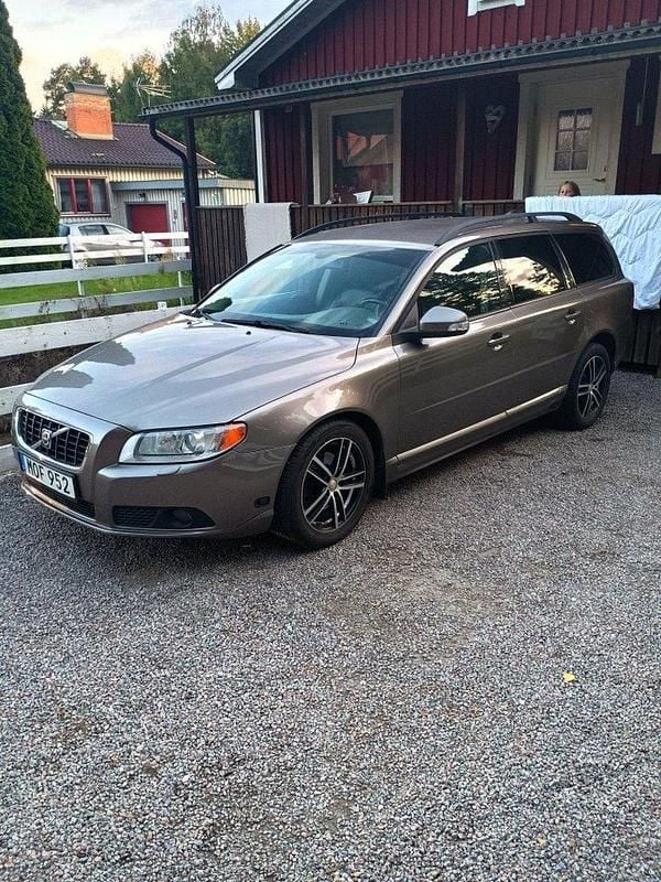 Grå Begagnad 2009 Volvo V70 Kombi | 60 000 kr (Bra pris) - Bild 1/2